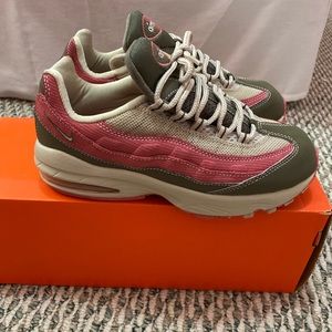 Nike Air Max 95 size 2.5Y